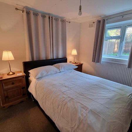 Beautiful Double Room In Acton, West London Eksteriør billede